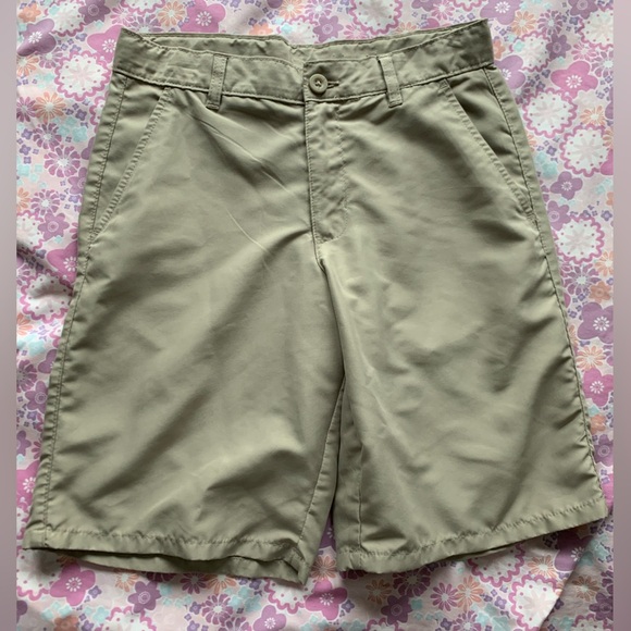 IZOD tan Bermuda shorts size 14 - Picture 3 of 3